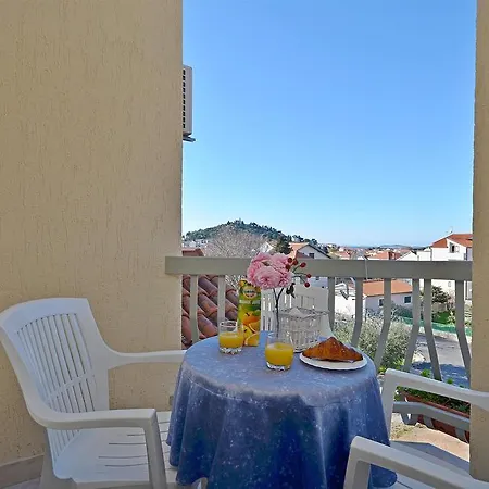 아파트 Mira Tribalj