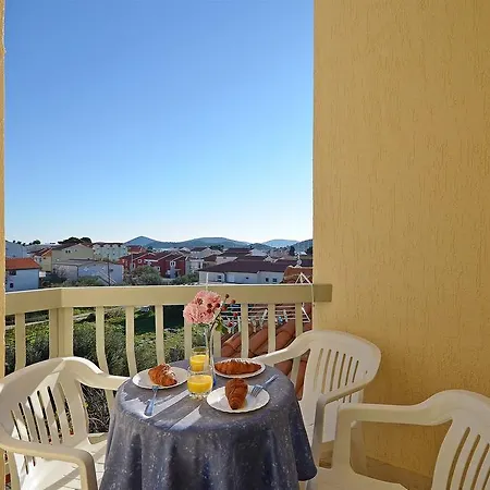 아파트 Mira Tribalj